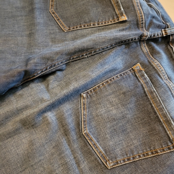 Women's Plus Size Lane Bryant Low Rise Wide Leg Dark Denim Jeans - Picture 3 of 6